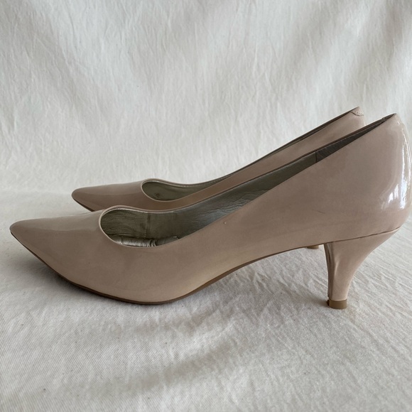Beige pointed toe kitten heel pumps - Picture 3 of 9